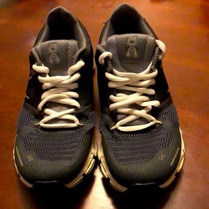 On Cloud cloud flyer comfortable running shoes GUC size 9 mens